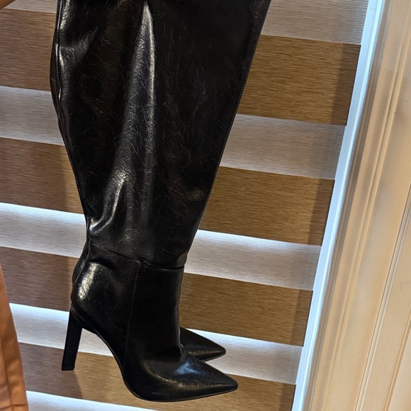 Elegant Black Leather Women's Boots - Picture 2 of 5